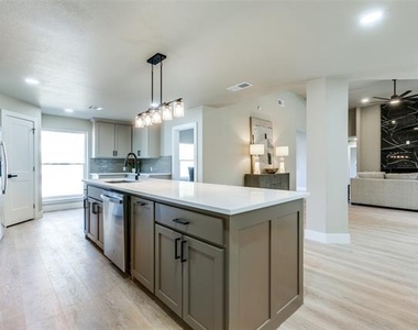 7212 Canongate Drive - Photo Thumbnail 11