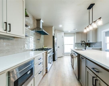 7212 Canongate Drive - Photo Thumbnail 10