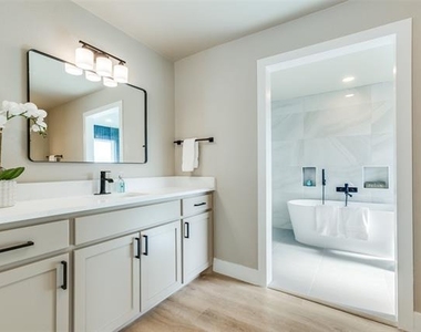 7212 Canongate Drive - Photo Thumbnail 16