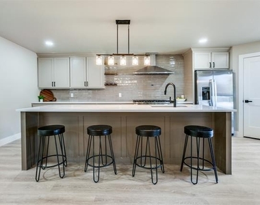 7212 Canongate Drive - Photo Thumbnail 8