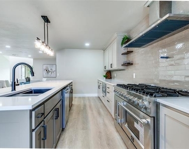 7212 Canongate Drive - Photo Thumbnail 12
