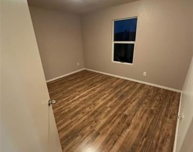 9233 Cheswick Drive - Photo Thumbnail 8