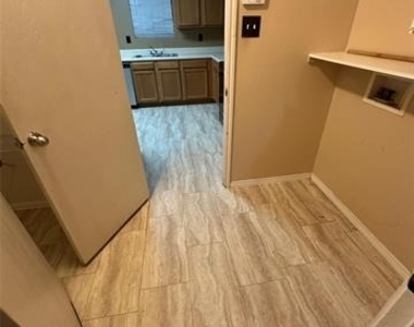 9233 Cheswick Drive - Photo Thumbnail 13