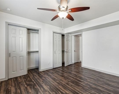 4627 Munger Avenue - Photo Thumbnail 6