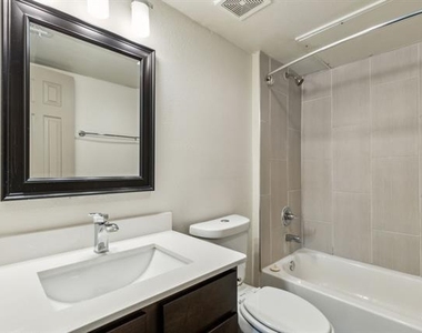 4627 Munger Avenue - Photo Thumbnail 7