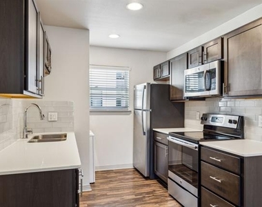 4627 Munger Avenue - Photo Thumbnail 2
