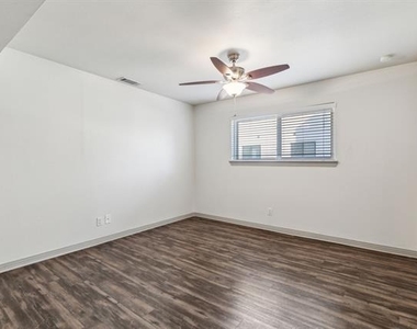 4627 Munger Avenue - Photo Thumbnail 5