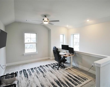 218 Mockingbird Drive - Photo Thumbnail 9