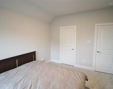 218 Mockingbird Drive - Photo Thumbnail 12