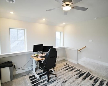 218 Mockingbird Drive - Photo Thumbnail 10