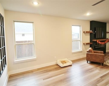 218 Mockingbird Drive - Photo Thumbnail 8