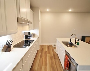 218 Mockingbird Drive - Photo Thumbnail 2