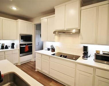 218 Mockingbird Drive - Photo Thumbnail 4