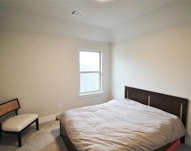 218 Mockingbird Drive - Photo Thumbnail 11