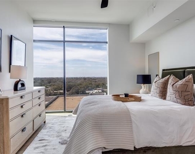8119 Douglas Avenue - Photo Thumbnail 10