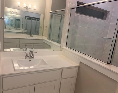 1404 Mahogany Drive - Photo Thumbnail 17