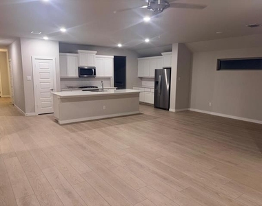 1404 Mahogany Drive - Photo Thumbnail 3