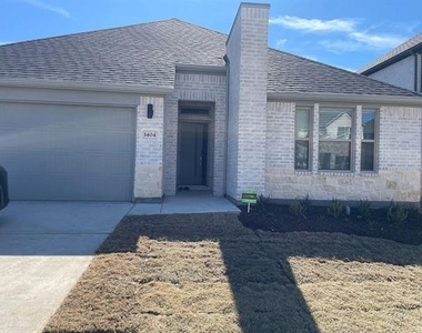 1404 Mahogany Drive - Photo Thumbnail 1