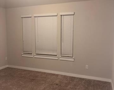 1404 Mahogany Drive - Photo Thumbnail 14