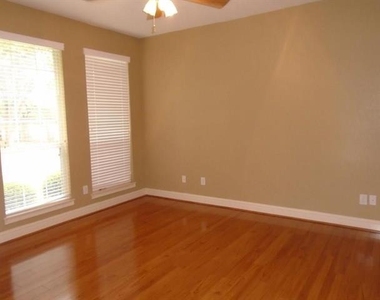 6905 Vista Ridge Court - Photo Thumbnail 11
