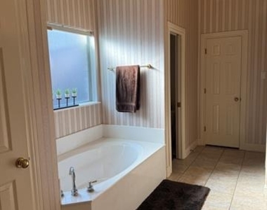 6905 Vista Ridge Court - Photo Thumbnail 18