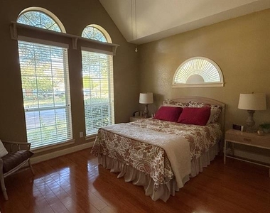 6905 Vista Ridge Court - Photo Thumbnail 15