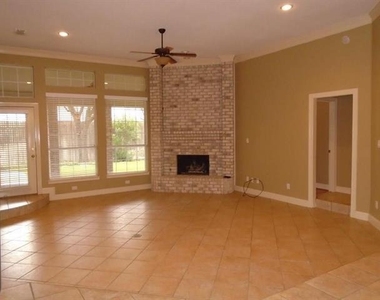6905 Vista Ridge Court - Photo Thumbnail 9