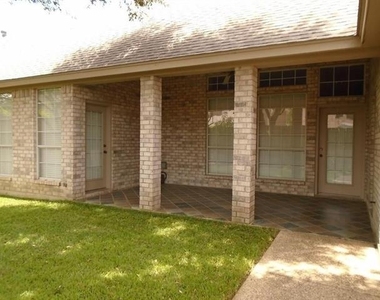 6905 Vista Ridge Court - Photo Thumbnail 12