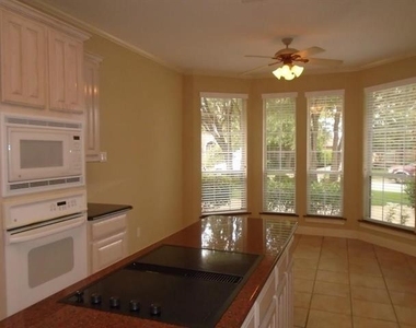 6905 Vista Ridge Court - Photo Thumbnail 5