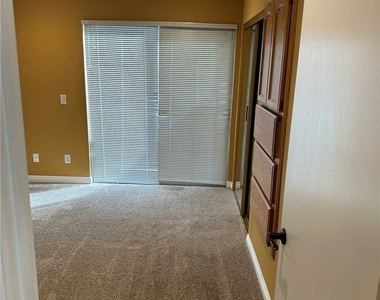 137 E Country Club - Photo Thumbnail 11