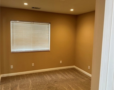 137 E Country Club - Photo Thumbnail 15