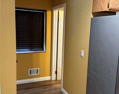 137 E Country Club - Photo Thumbnail 6