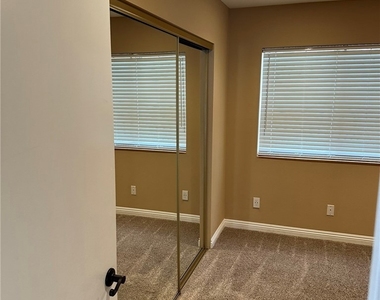 137 E Country Club - Photo Thumbnail 16