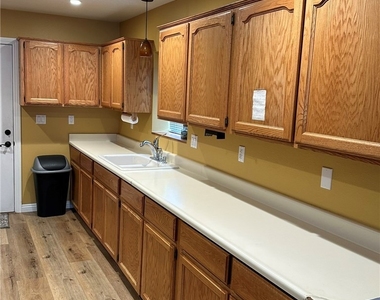 137 E Country Club - Photo Thumbnail 5