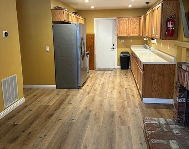 137 E Country Club - Photo Thumbnail 3