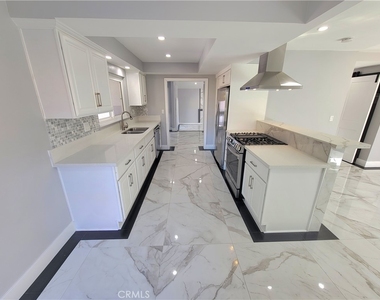 17148 Escalon - Photo Thumbnail 4