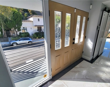 17148 Escalon - Photo Thumbnail 10