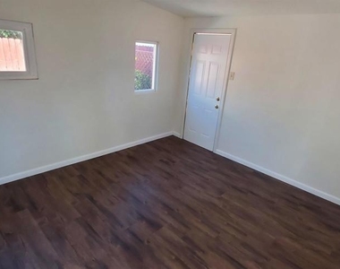 6841 Mohawk Street - Photo Thumbnail 10