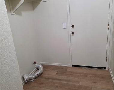 43516 32nd Street E - Photo Thumbnail 9