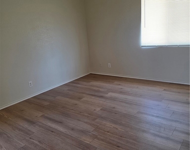 43516 32nd Street E - Photo Thumbnail 10