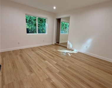 20407 Strathern - Photo Thumbnail 5