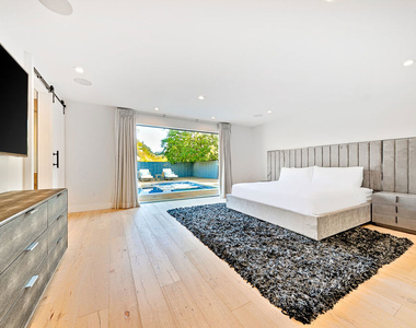 9038 Meredith Place - Photo Thumbnail 18