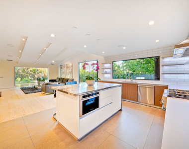 9038 Meredith Place - Photo Thumbnail 15