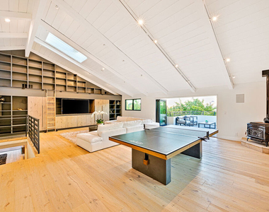 9038 Meredith Place - Photo Thumbnail 25