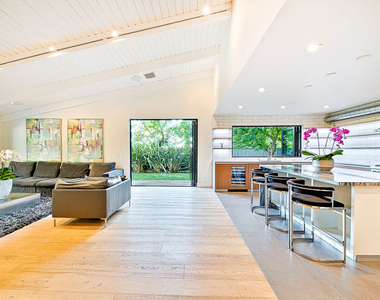 9038 Meredith Place - Photo Thumbnail 12