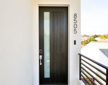 8505 Belford Avenue - Photo Thumbnail 16