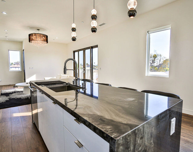 8505 Belford Avenue - Photo Thumbnail 10