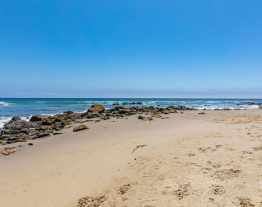 24314 Malibu Road - Photo Thumbnail 20