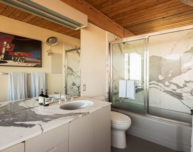 7820 Mulholland Drive - Photo Thumbnail 16