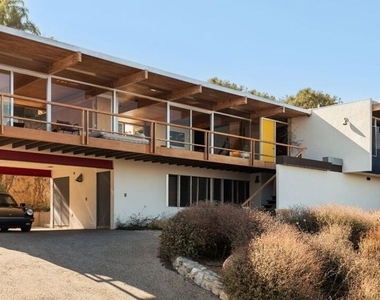 7820 Mulholland Drive - Photo Thumbnail 2
